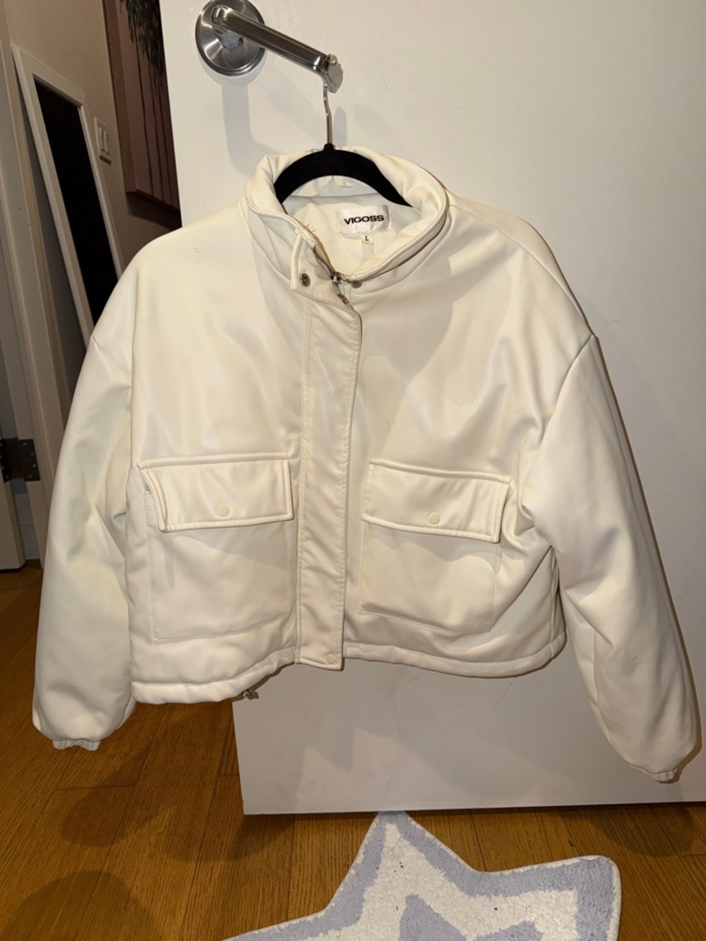 Vigoss Cream Cropped Puffer Jacket with Front Flap Pockets size large